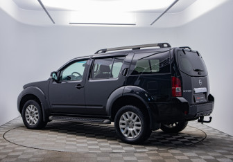 Подержанный автомобиль Nissan Pathfinder 2010 года (7 фото)