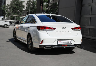 Подержанный автомобиль Hyundai Sonata 2017 года (6 фото)