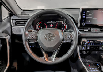 Подержанный автомобиль Toyota RAV4 2021 года (21 фото)