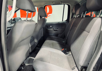 Подержанный автомобиль Volkswagen Amarok 2013 года (13 фото)