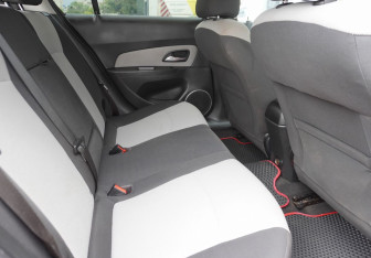 Подержанный автомобиль Chevrolet Cruze Hatchback 2013 года (10 фото)