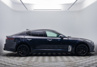 Подержанный автомобиль Kia Stinger 2018 года (6 фото)