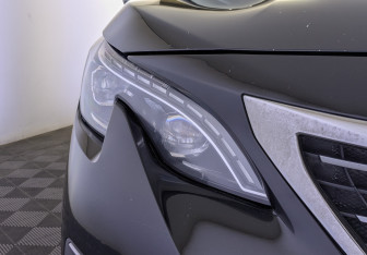 Подержанный автомобиль Peugeot 5008 Suv 2018 года (11 фото)