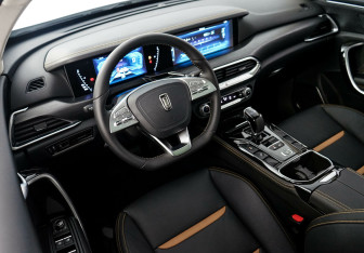 Подержанный автомобиль FAW Bestune T77 2022 года (11 фото)