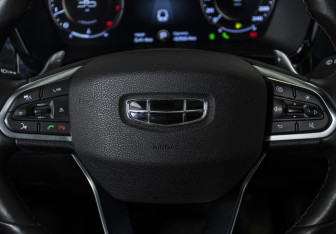 Подержанный автомобиль Geely Tugella 2023 года (11 фото)