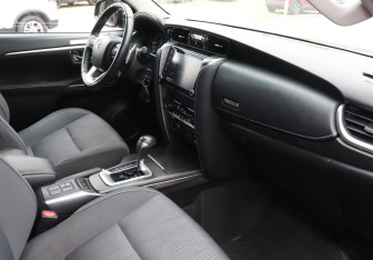 Подержанный автомобиль Toyota Fortuner 2021 года (9 фото)