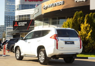 Подержанный автомобиль Mitsubishi Pajero Sport 2018 года (5 фото)