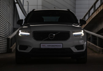Подержанный автомобиль Volvo XC40 2019 года (3 фото)