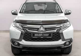 Подержанный автомобиль Mitsubishi Pajero Sport 2018 года (2 фото)