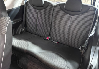 Подержанный автомобиль Peugeot 107 2014 года (9 фото)