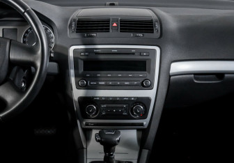 Подержанный автомобиль Skoda Octavia Liftback 2012 года (11 фото)