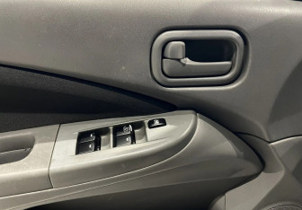 Подержанный автомобиль Nissan Almera Classic 2008 года (15 фото)