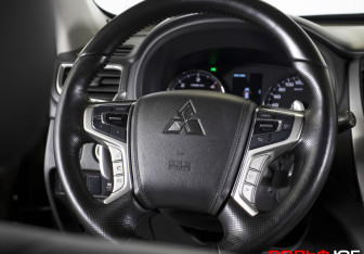 Подержанный автомобиль Mitsubishi Pajero Sport 2017 года (13 фото)