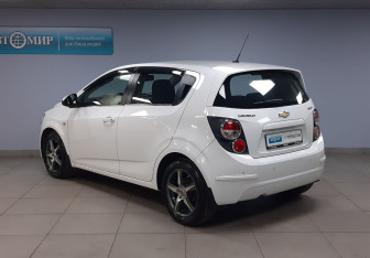 Подержанный автомобиль Chevrolet Aveo Hatchback 2013 года (7 фото)