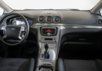 Подержанный автомобиль Ford S-MAX 2008 года (11 фото)