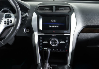 Подержанный автомобиль Ford Explorer 2013 года (14 фото)