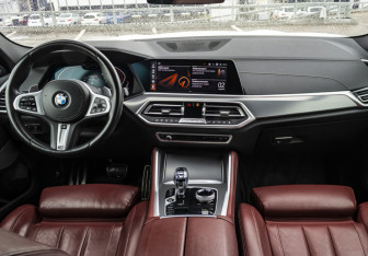 Подержанный автомобиль BMW X6 2020 года (13 фото)