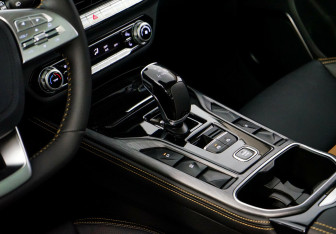 Подержанный автомобиль FAW Bestune T77 2022 года (10 фото)