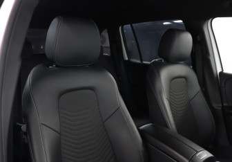 Подержанный автомобиль Mercedes-Benz GLB 2021 года (16 фото)