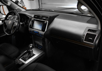 Подержанный автомобиль Toyota Land Cruiser Prado 2020 года (27 фото)