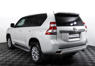 Подержанный автомобиль Toyota Land Cruiser Prado 2015 года (7 фото)