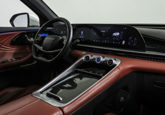 Подержанный автомобиль Exeed RX 2023 года (9 фото)