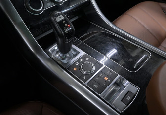 Подержанный автомобиль Land Rover Range Rover Sport 2015 года (13 фото)