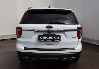 Подержанный автомобиль Ford Explorer 2018 года (5 фото)