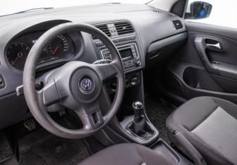 Подержанный автомобиль Volkswagen Polo Sedan 2014 года (9 фото)