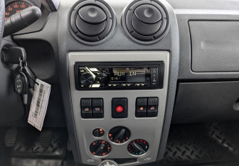 Подержанный автомобиль Renault Logan Sedan 2008 года (17 фото)
