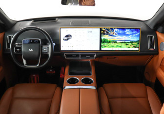 Подержанный автомобиль LiXiang L9 2023 года (12 фото)