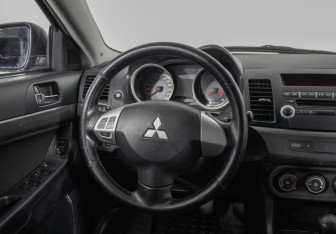 Подержанный автомобиль Mitsubishi Lancer Sedan 2008 года (15 фото)