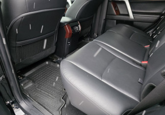 Подержанный автомобиль Toyota Land Cruiser Prado 2017 года (10 фото)