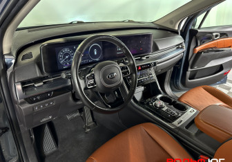 Подержанный автомобиль Kia Carnival 2021 года (23 фото)