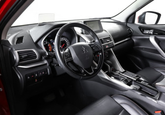 Подержанный автомобиль Mitsubishi Eclipse Cross 2019 года (15 фото)