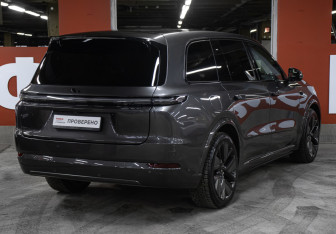 Подержанный автомобиль LiXiang L9 2023 года (5 фото)