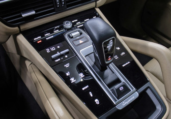 Подержанный автомобиль Porsche Cayenne 2019 года (18 фото)