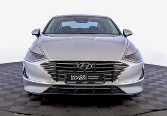 Подержанный автомобиль Hyundai Sonata 2022 года (2 фото)
