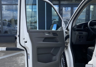 Подержанный автомобиль Volkswagen Transporter Van 2021 года (15 фото)