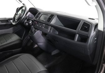 Подержанный автомобиль Volkswagen Caravelle 2018 года (10 фото)