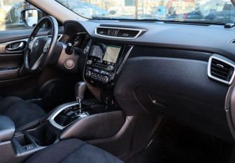 Подержанный автомобиль Nissan X-Trail 2015 года (7 фото)