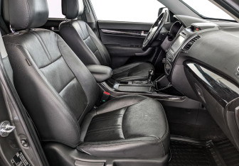 Подержанный автомобиль Kia Sorento 2016 года (24 фото)