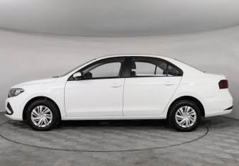 Подержанный автомобиль Jetta VA3 2022 года (8 фото)