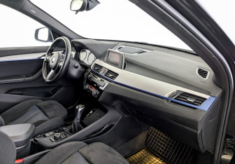 Подержанный автомобиль BMW X1 2019 года (11 фото)
