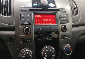 Подержанный автомобиль Kia Cerato Sedan 2011 года (14 фото)