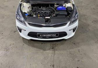 Подержанный автомобиль Kia Rio Sedan 2017 года (16 фото)