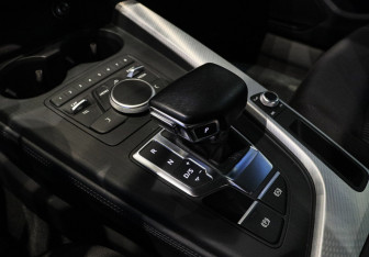 Подержанный автомобиль Audi A4 Sedan 2016 года (15 фото)