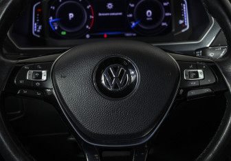 Подержанный автомобиль Volkswagen Tiguan 2019 года (11 фото)