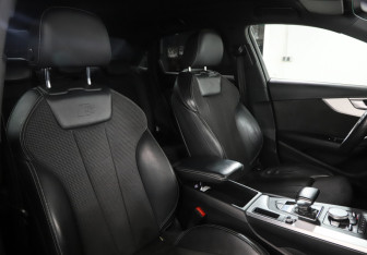 Подержанный автомобиль Audi A4 Sedan 2016 года (25 фото)