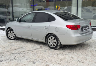 Подержанный автомобиль Hyundai Elantra Sedan 2008 года (6 фото)
